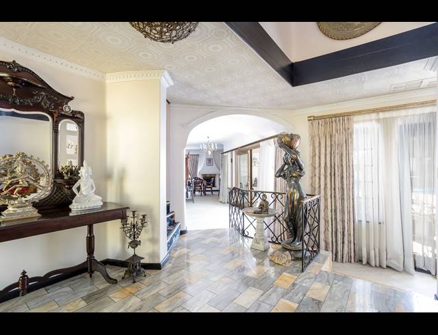 6 BEDROOM FREEHOLD FOR SALE IN WYNBERG